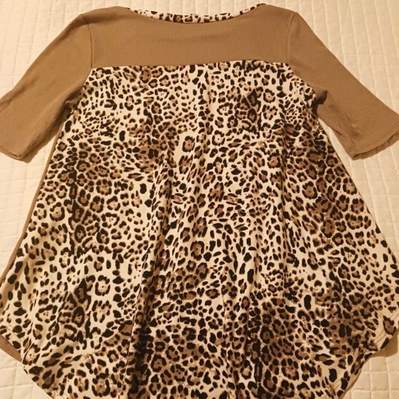 White Birch oversized brown and animal print blouse. Sz S. - Picture 4 of 8